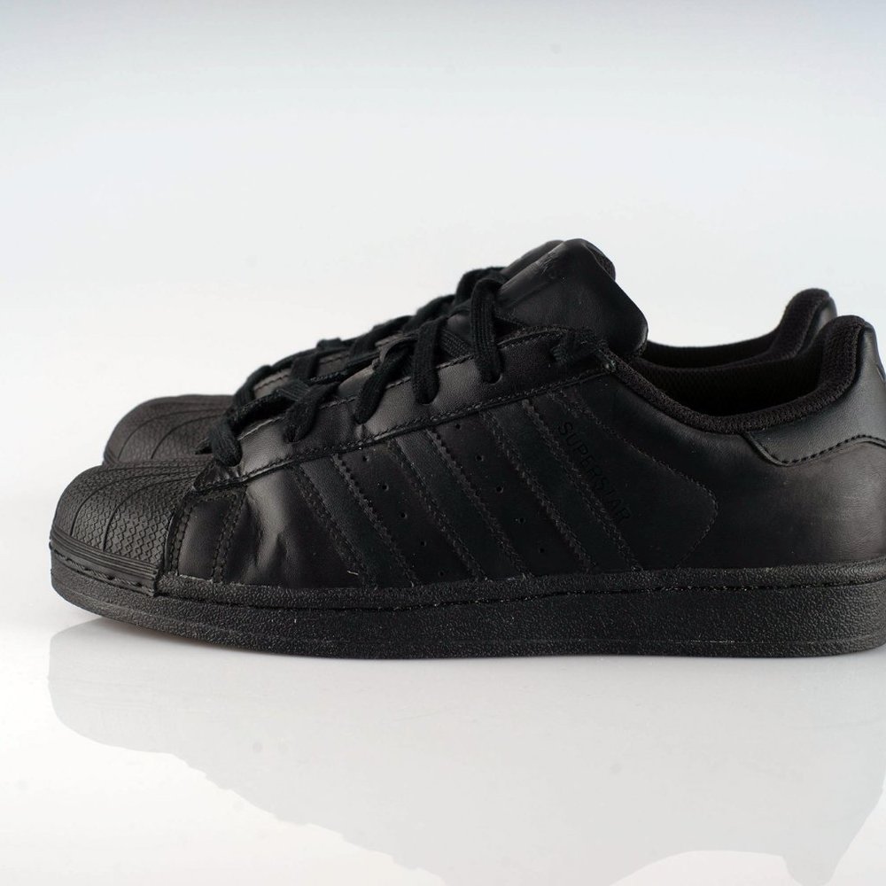 Adidas Superstar - Core Black - Big Boys Size 6 - Fits Women Size 8 - Picture 4 of 6